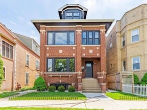 Building Photo - 5131 W Roscoe St