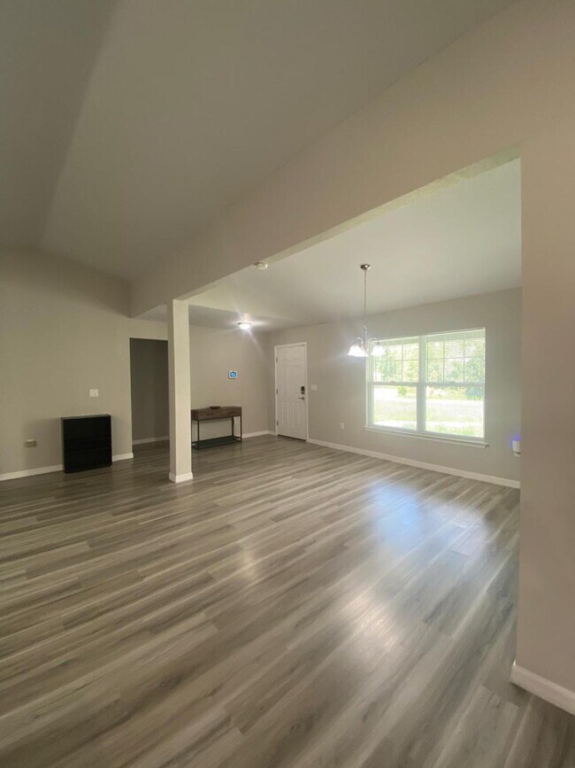 Building Photo - Charming 3-Bedroom Home on Nearly 1 Acre –...