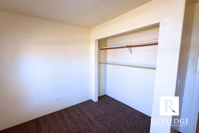 Building Photo - 3 Bedroom House in Central Point!