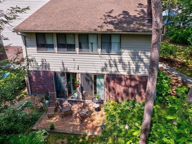 Building Photo - 522 Tumbling Hawk