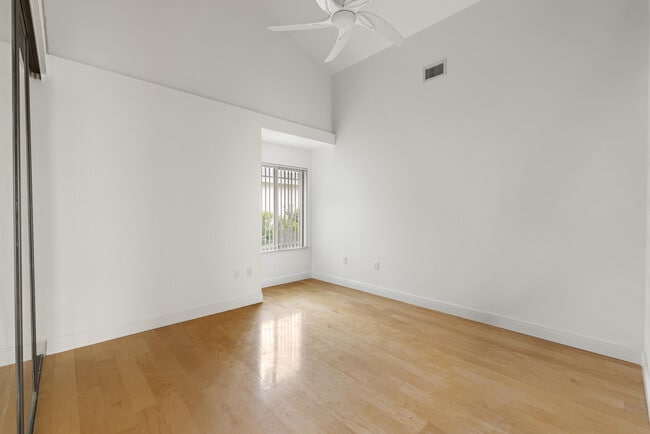 Building Photo - 187 Harbourside Cir
