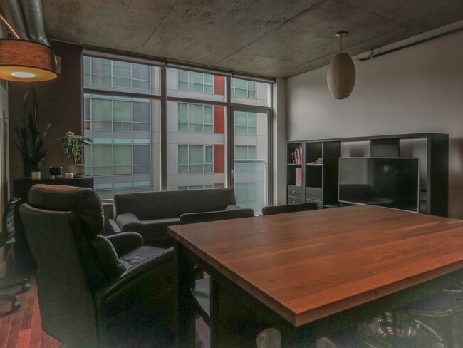 Building Photo - ***1 Bedroom Condo Next to Providence Park...