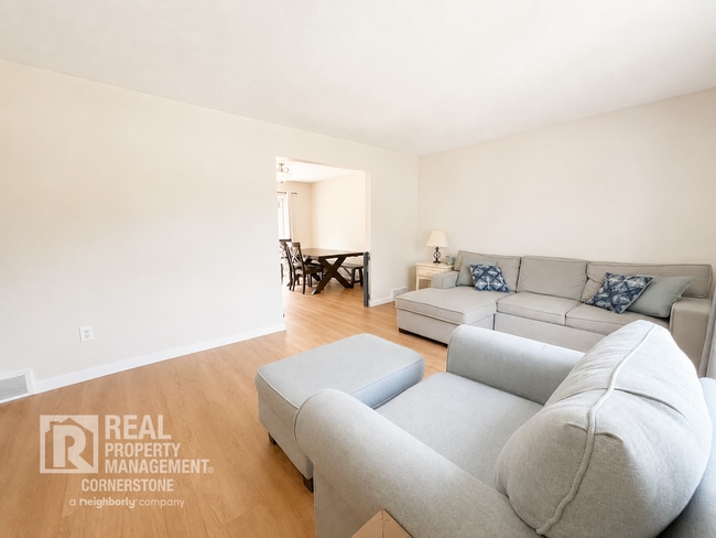 Building Photo - Spacious 4BD Home in Orchard Meadows | Finished Basement | Large Backyard
