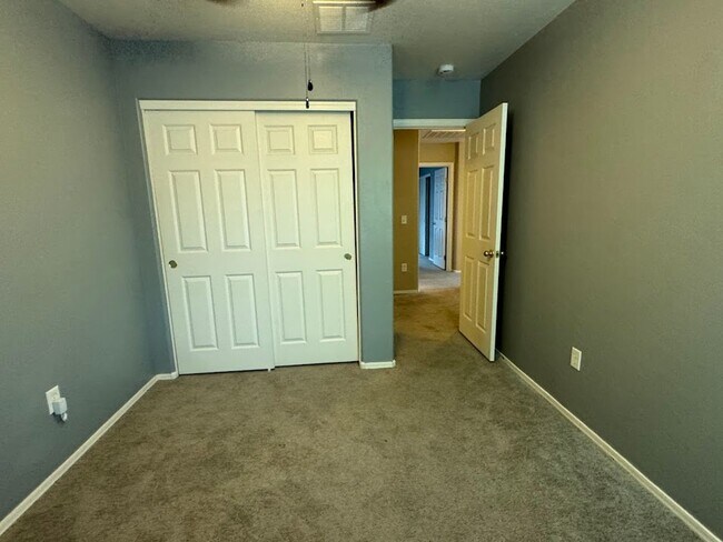 Building Photo - Stylish 3-Bed Home with Loft & Low-Maintenance Backyard in Phoenix