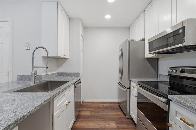 Building Photo - 8809 Manor Loop