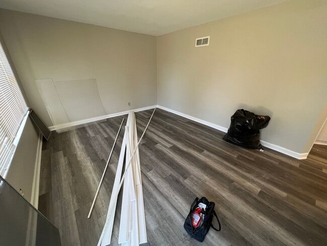 Building Photo - Recently Renovated Three Bedroom Coming Av...