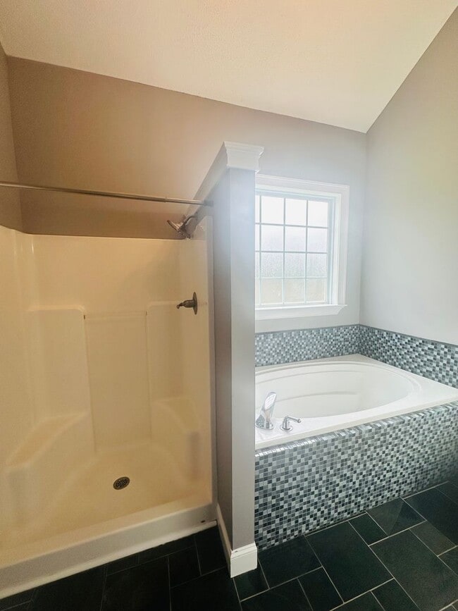 Building Photo - 709 Loudon Hill Dr