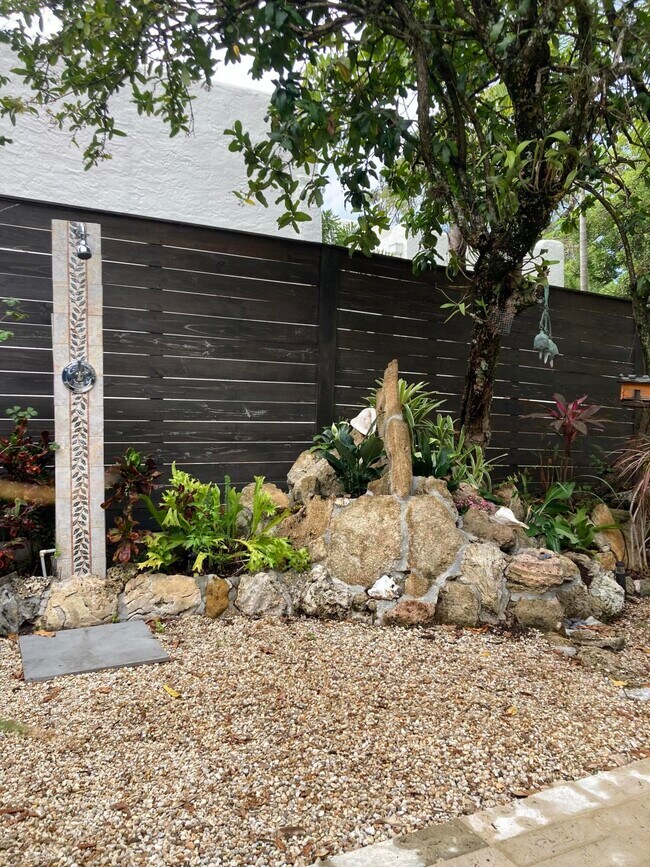 Building Photo - 824 35th St