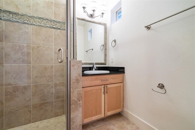 Building Photo - 194 Harvard St