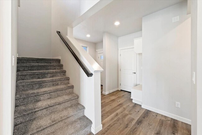 Building Photo - Meridian Spacious Retreat with Neighborhoo...