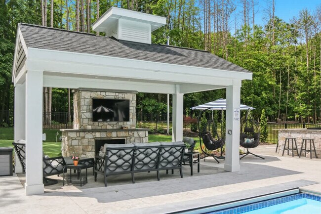 Building Photo - 2171 Lakeshore Dr