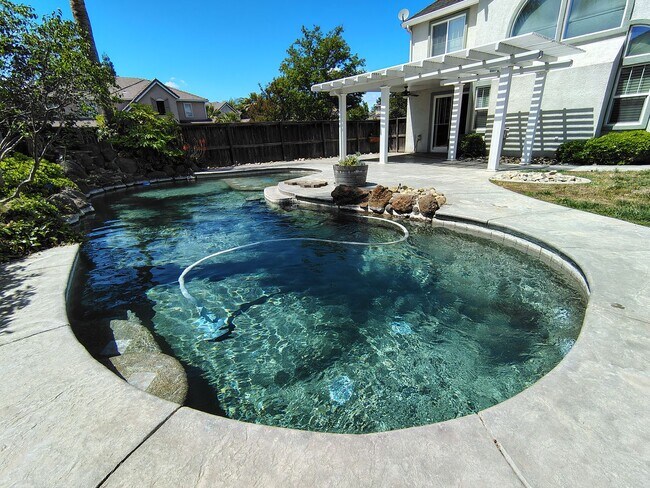 Building Photo - 13606 Brook Way