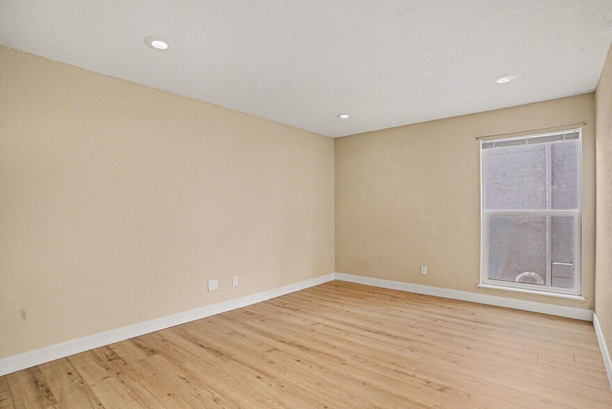 Building Photo - 9867 E Peakview Ave