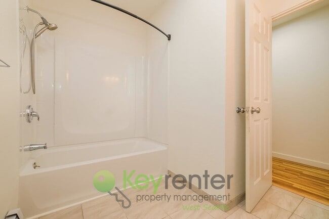 Building Photo - Versatile 5 Bedroom Retreat with Office and Outdoor Living in Burien