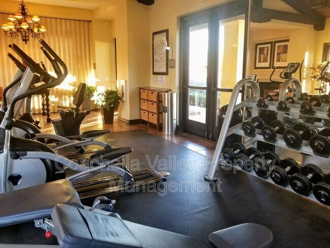 Building Photo - 321 Paseo Gusto