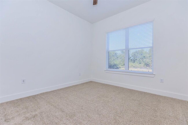 Building Photo - 3030 Greenbusch Rd