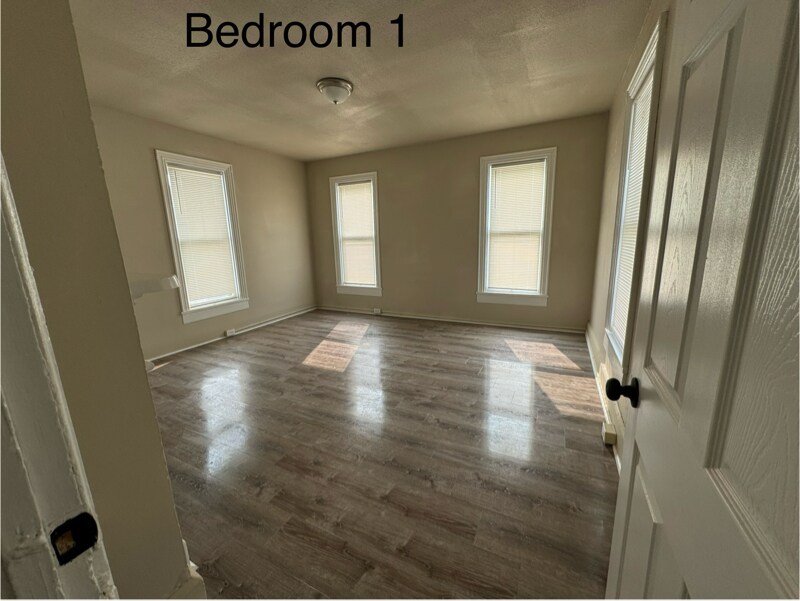 Building Photo - 12 S Wade Ave