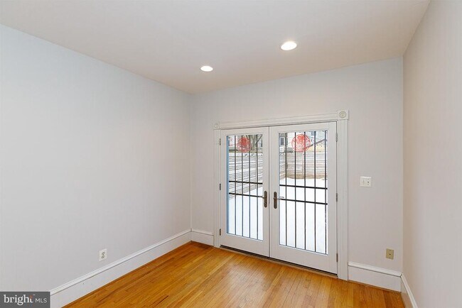 Building Photo - 809 Kentucky Ave SE