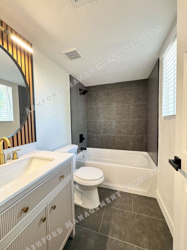 Building Photo - 520 N Stapley Dr