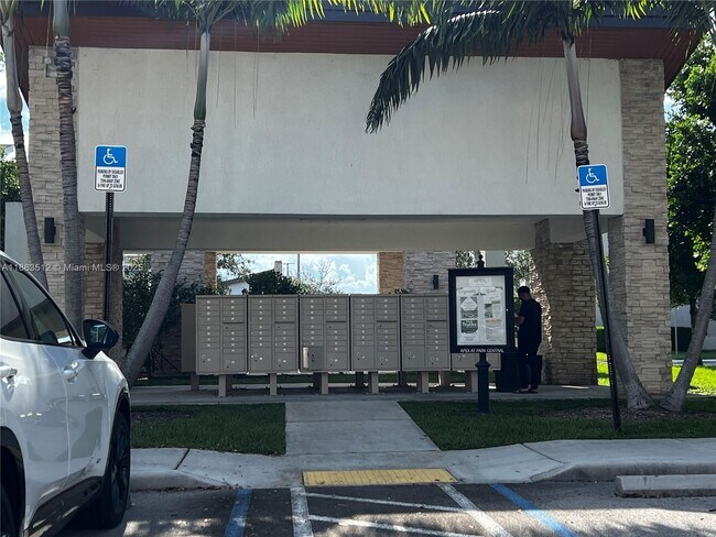 Building Photo - 7925 NW 104th Ave