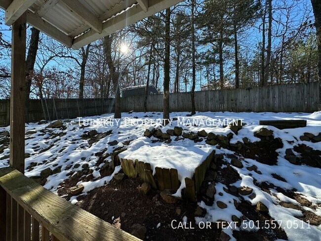 Building Photo - 3 Rocky Top Cove