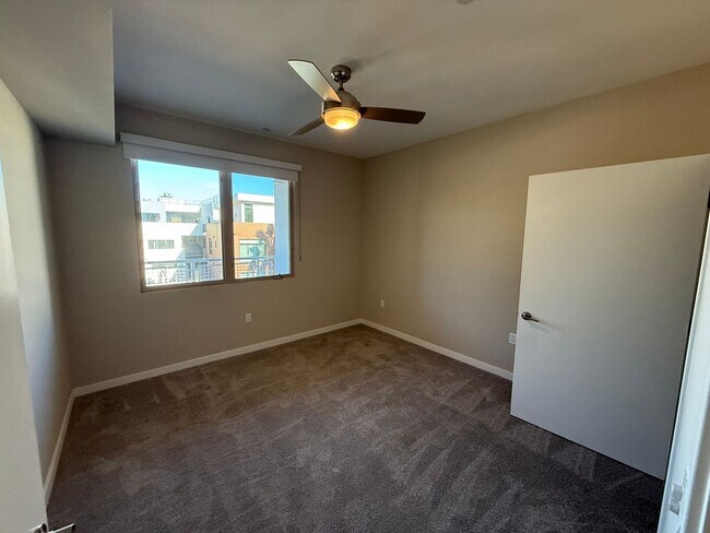 Building Photo - 355 N Cleveland St