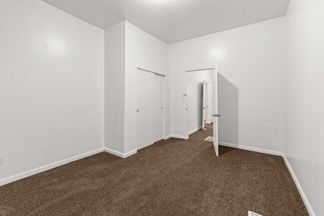 Building Photo - 5722 Terrace Ave