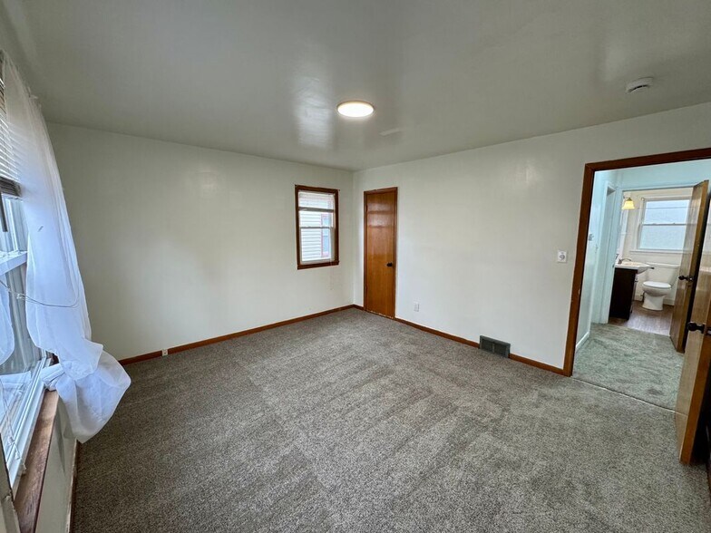 Building Photo - 3734 Capitol Ave