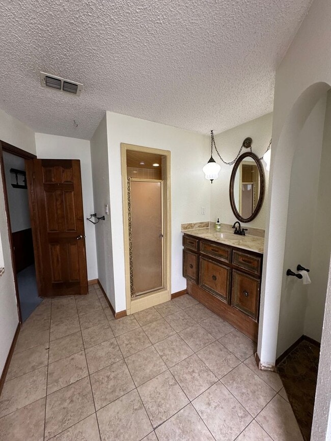 Building Photo - A Large 2 Bed with Sauna and walk in Jacuzzi! Large Rec Room!