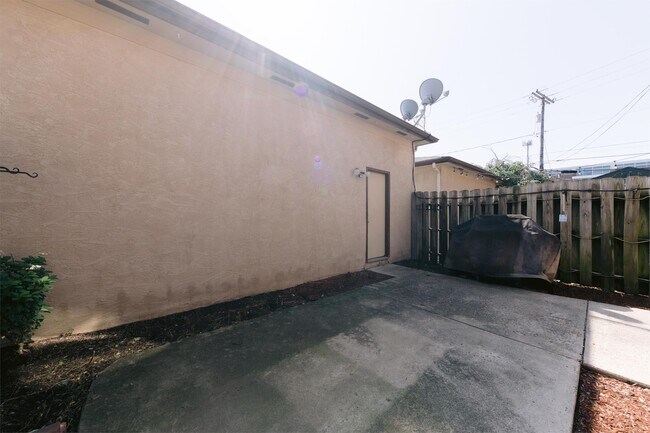 Building Photo - 252 S Washington Ave