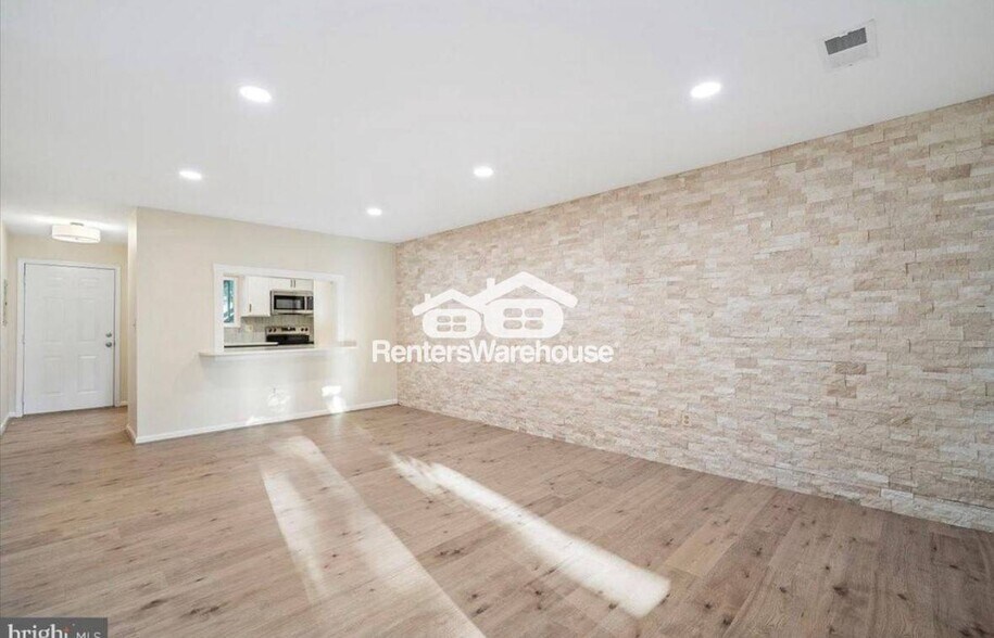 Building Photo - 10264 Redtail Ct