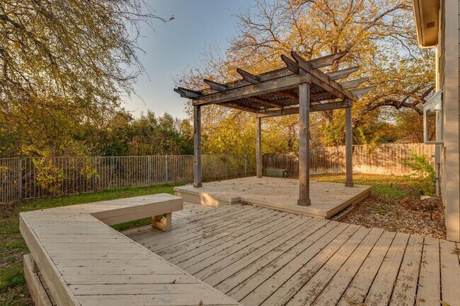 Building Photo - 2304 Willow Way