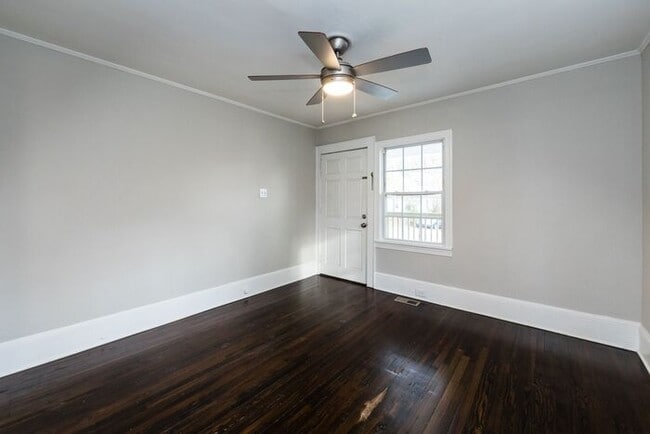 Building Photo - 1BD/1BA Duplex Home with Additional Flex R...