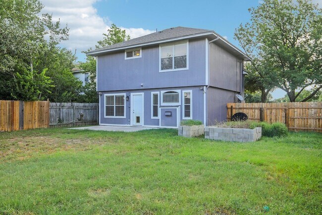 Building Photo - 1605 Lantern Light Dr