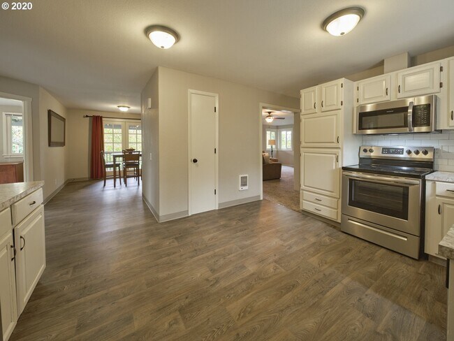Kitchen - 3205 E 17th St