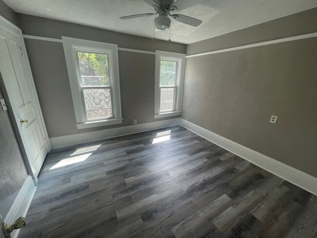 Building Photo - 1211 Otter Ave