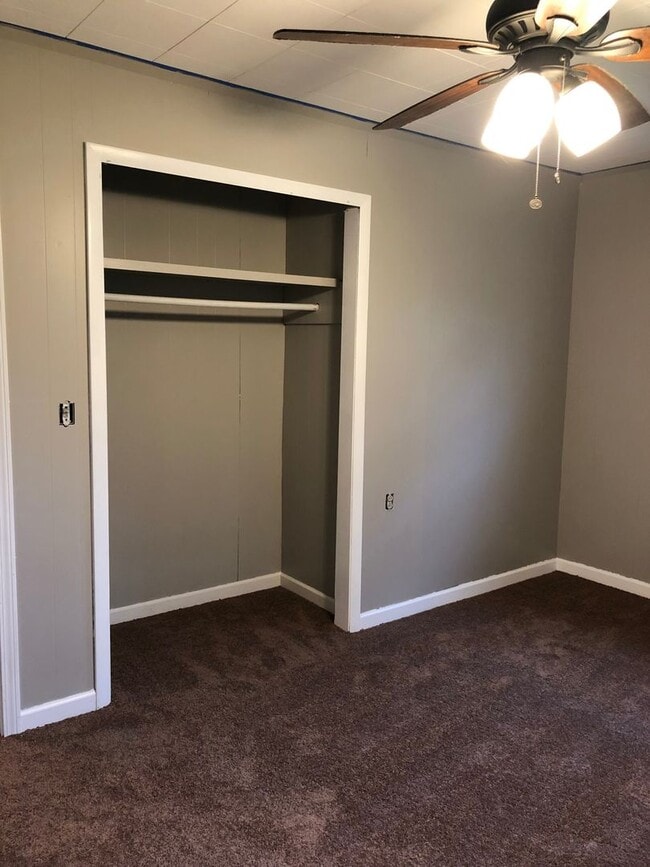 Building Photo - 3 bed/ 1 bath ranch