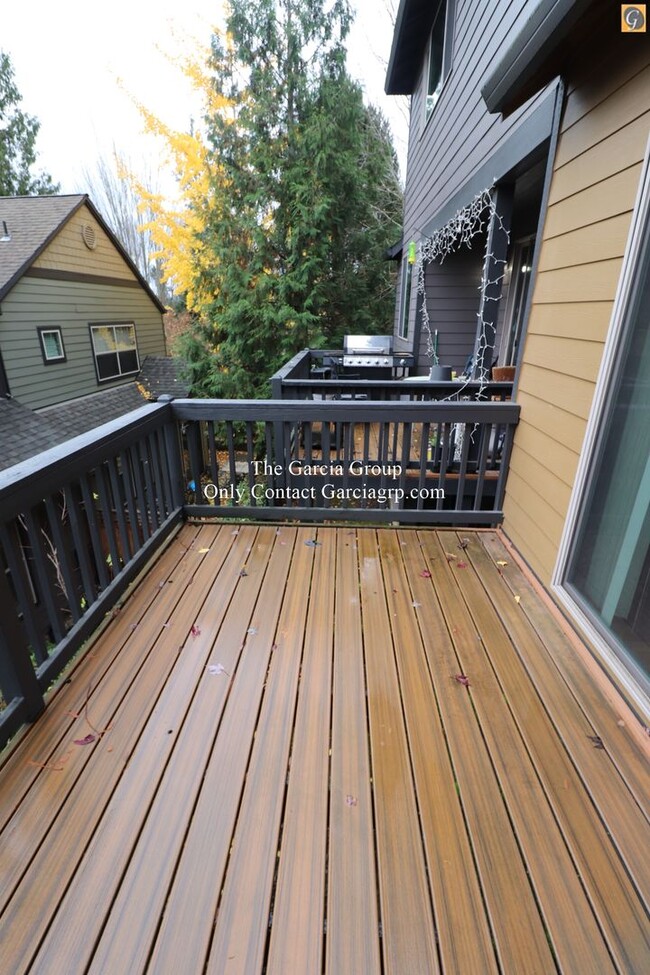 Building Photo - Lovely Townhome in Scenic Troutdale!