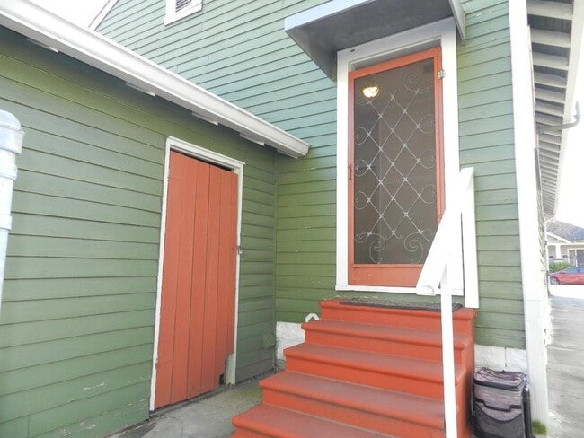 Building Photo - 329 N Bernadotte St