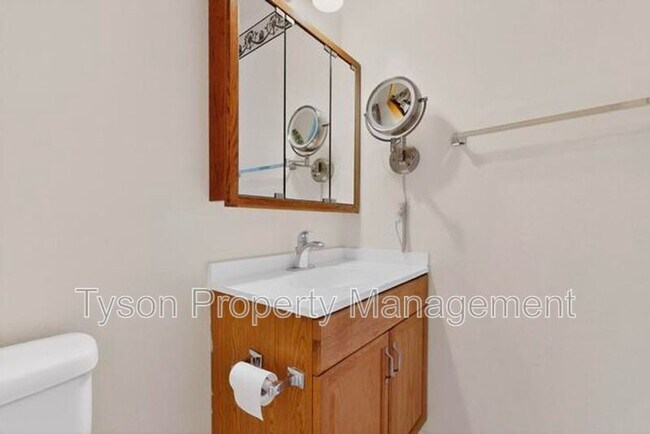 Building Photo - 1225 Del Mastro Dr SW