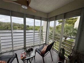 Building Photo - 9450 Poinciana Pl