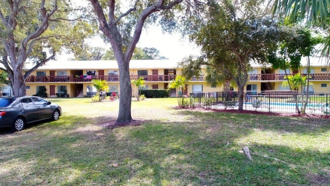 Building Photo - 4328 SW 6th St