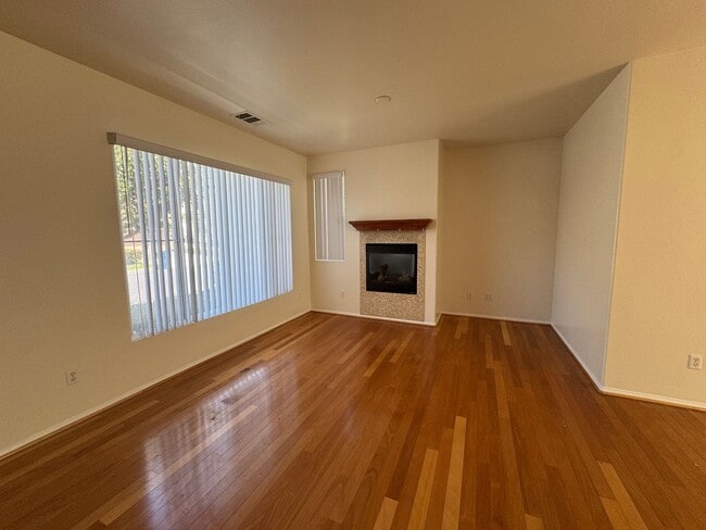 Building Photo - Welcome To Your New Home In Inglewood (Gat...