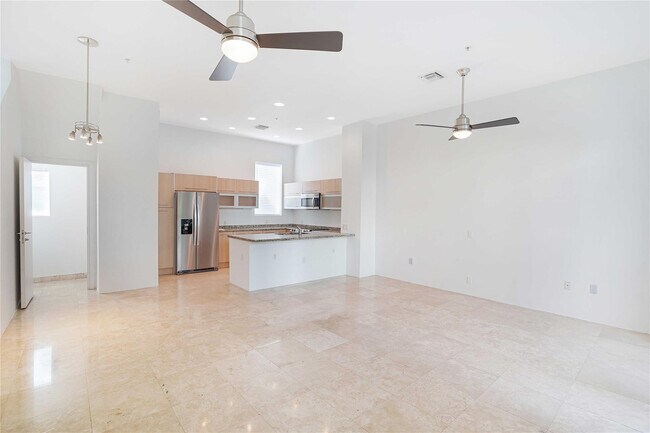 Building Photo - 741 NE 4th Ave