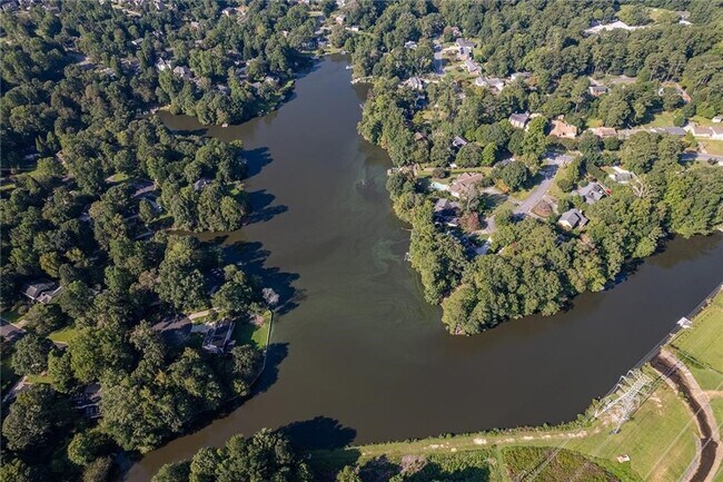 Building Photo - 2324 Waterton Ct