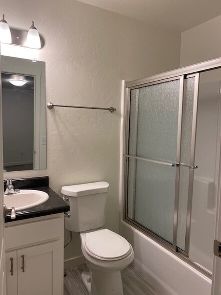 Building Photo - 2473 Wolcott Ave