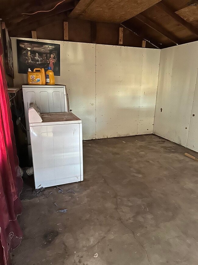 Building Photo - 1633 Orchard Ave