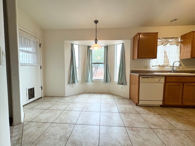 Building Photo - 4BR/2BA/2.5CG, 2057 sq.ft. rental with DOG...