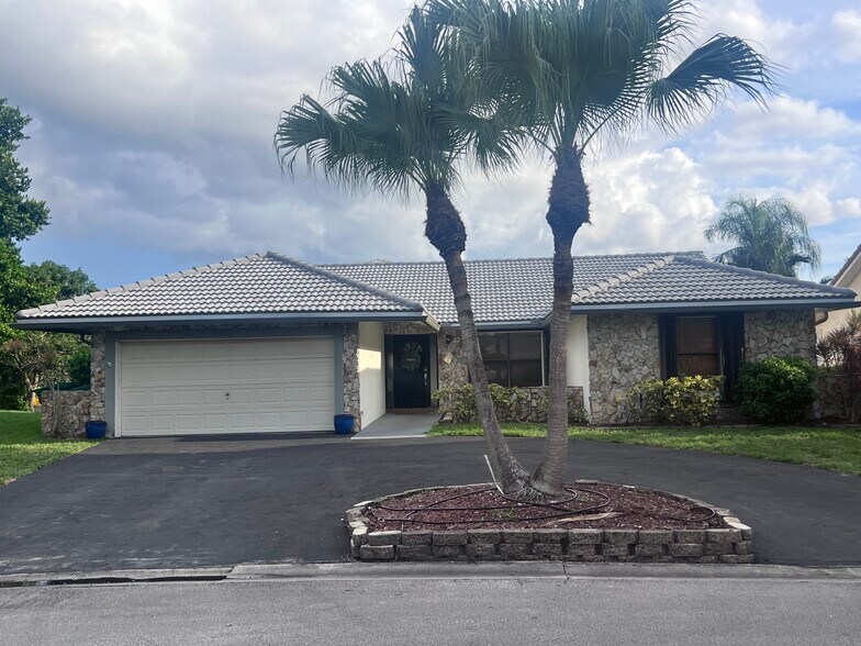 Primary Photo - 11362 NW 3rd Pl