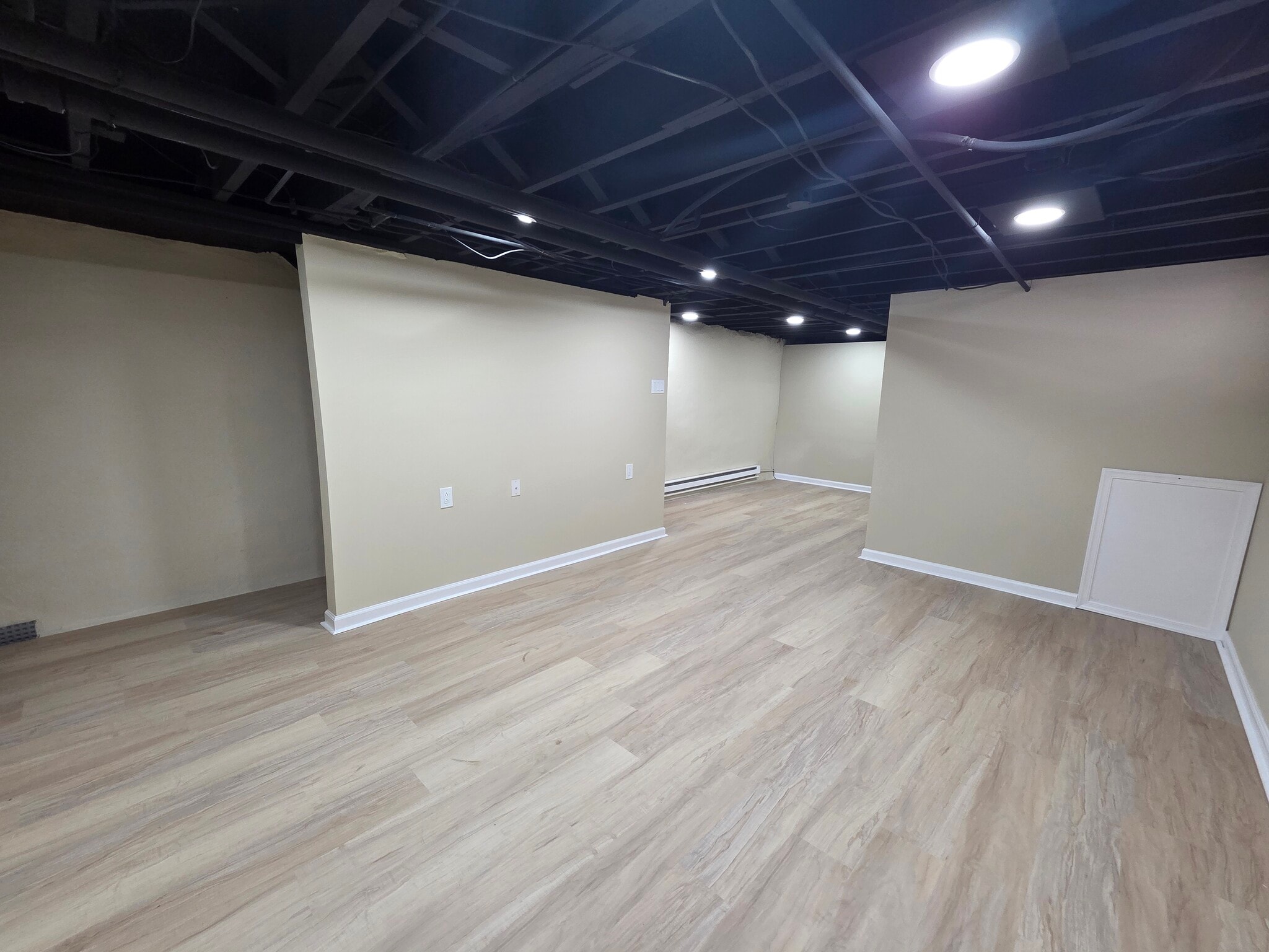 Building Photo - 2450 Mansfield Ave